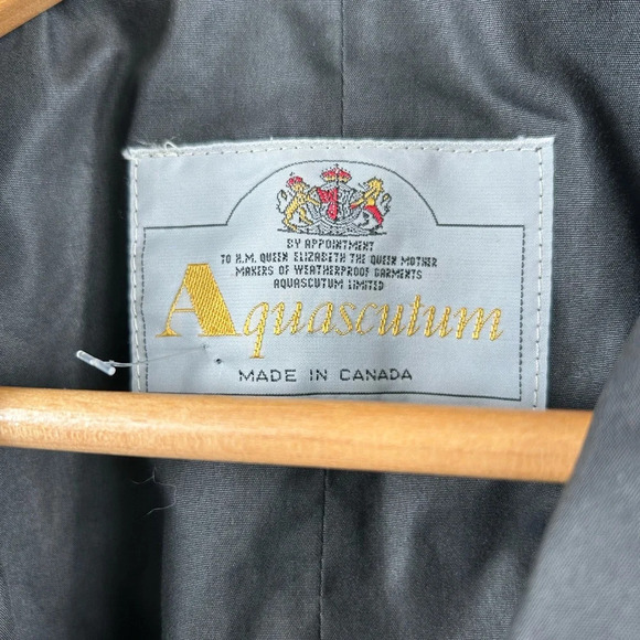 Aquascutum long trench coat, Large, black, belted, buttoned, Classic Windproof - Picture 2 of 10